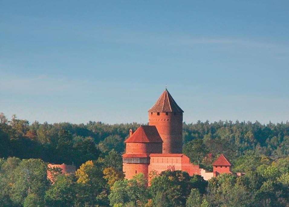 Brīvdienu mājas In *
